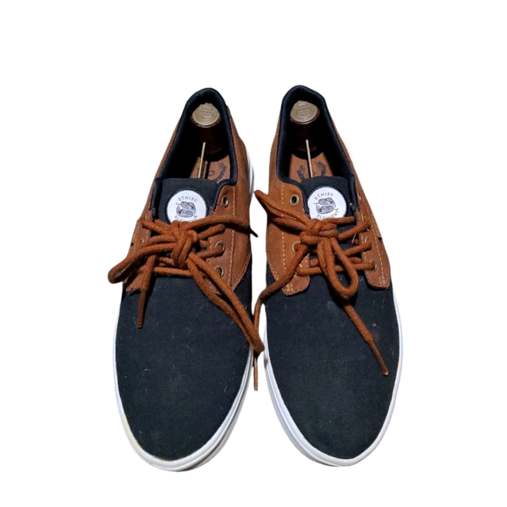 Etines shoe